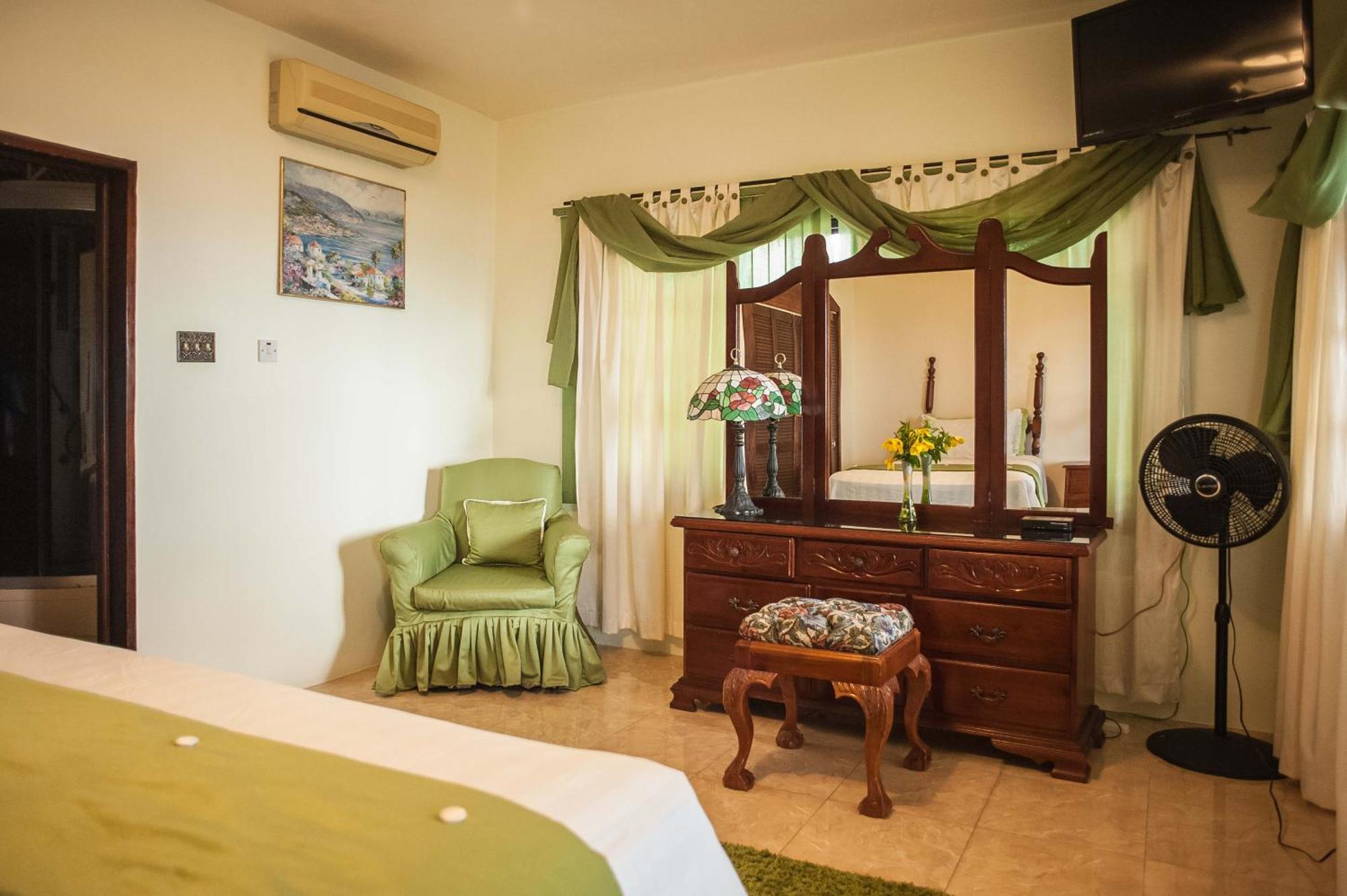 Clarridge View Guesthouse Montego Bay Exterior foto