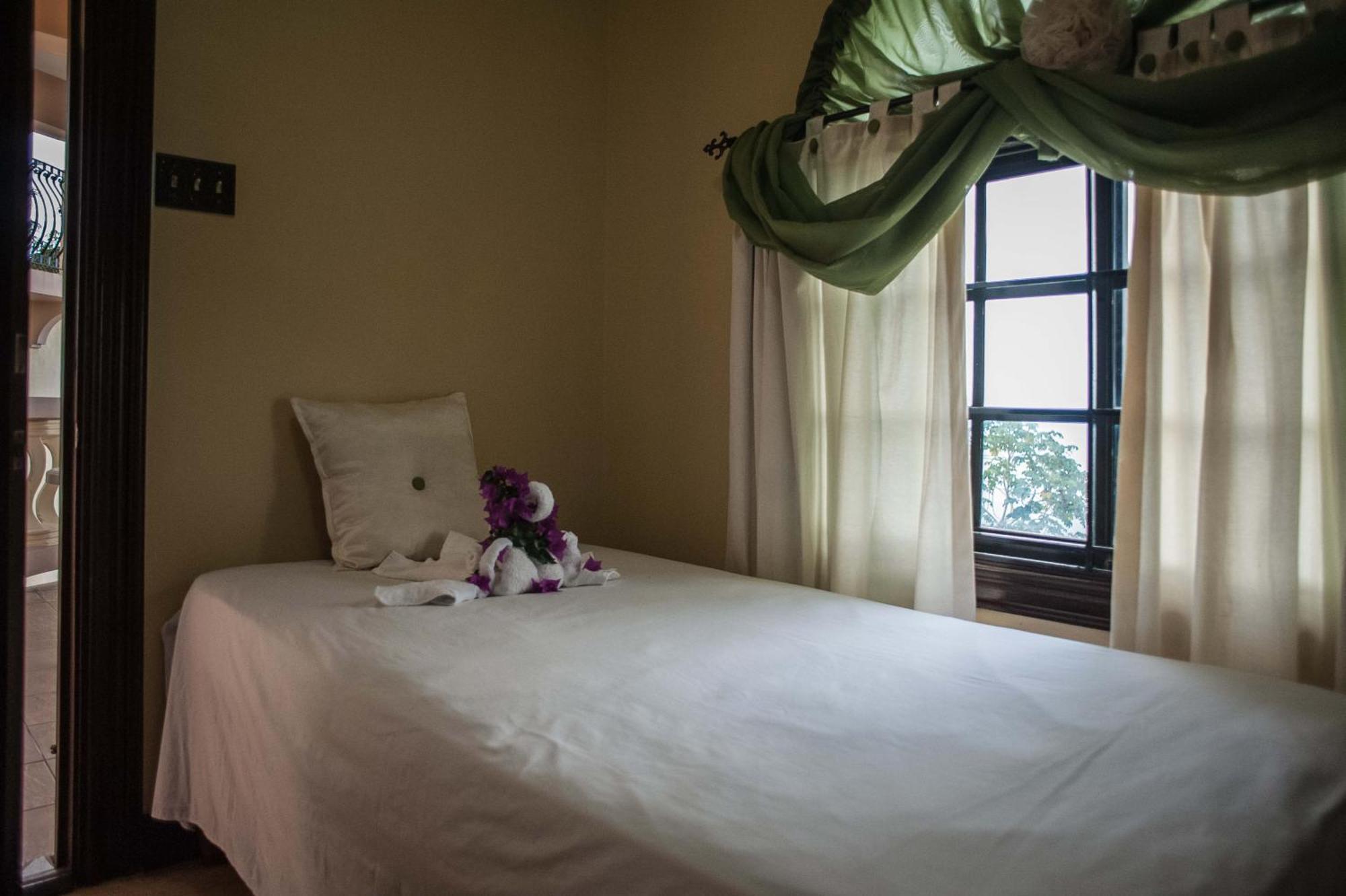 Clarridge View Guesthouse Montego Bay Exterior foto