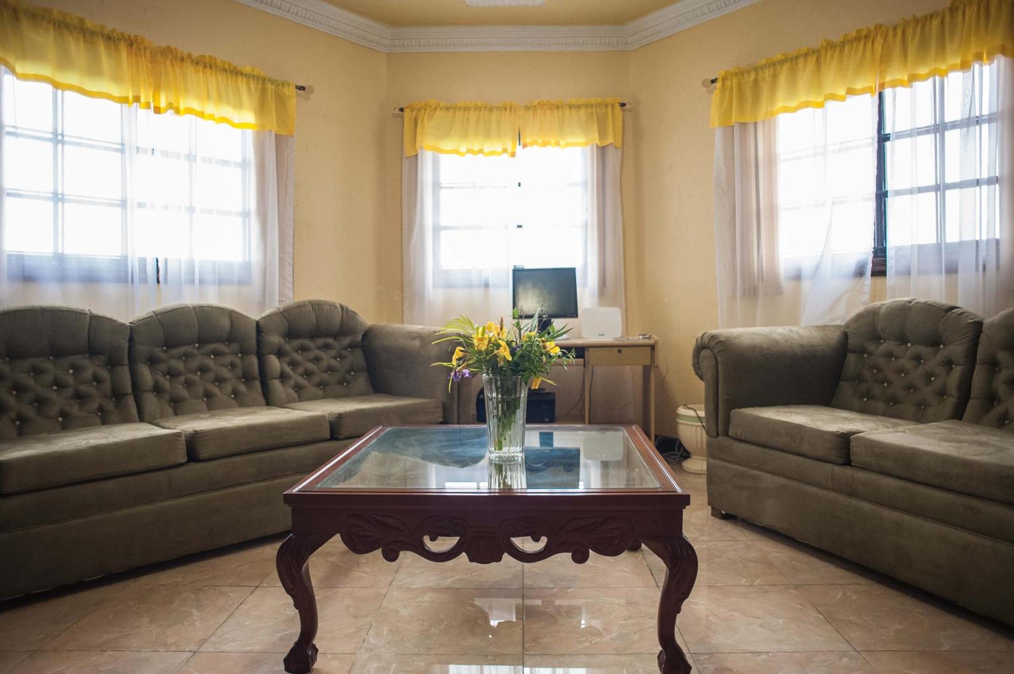 Clarridge View Guesthouse Montego Bay Exterior foto