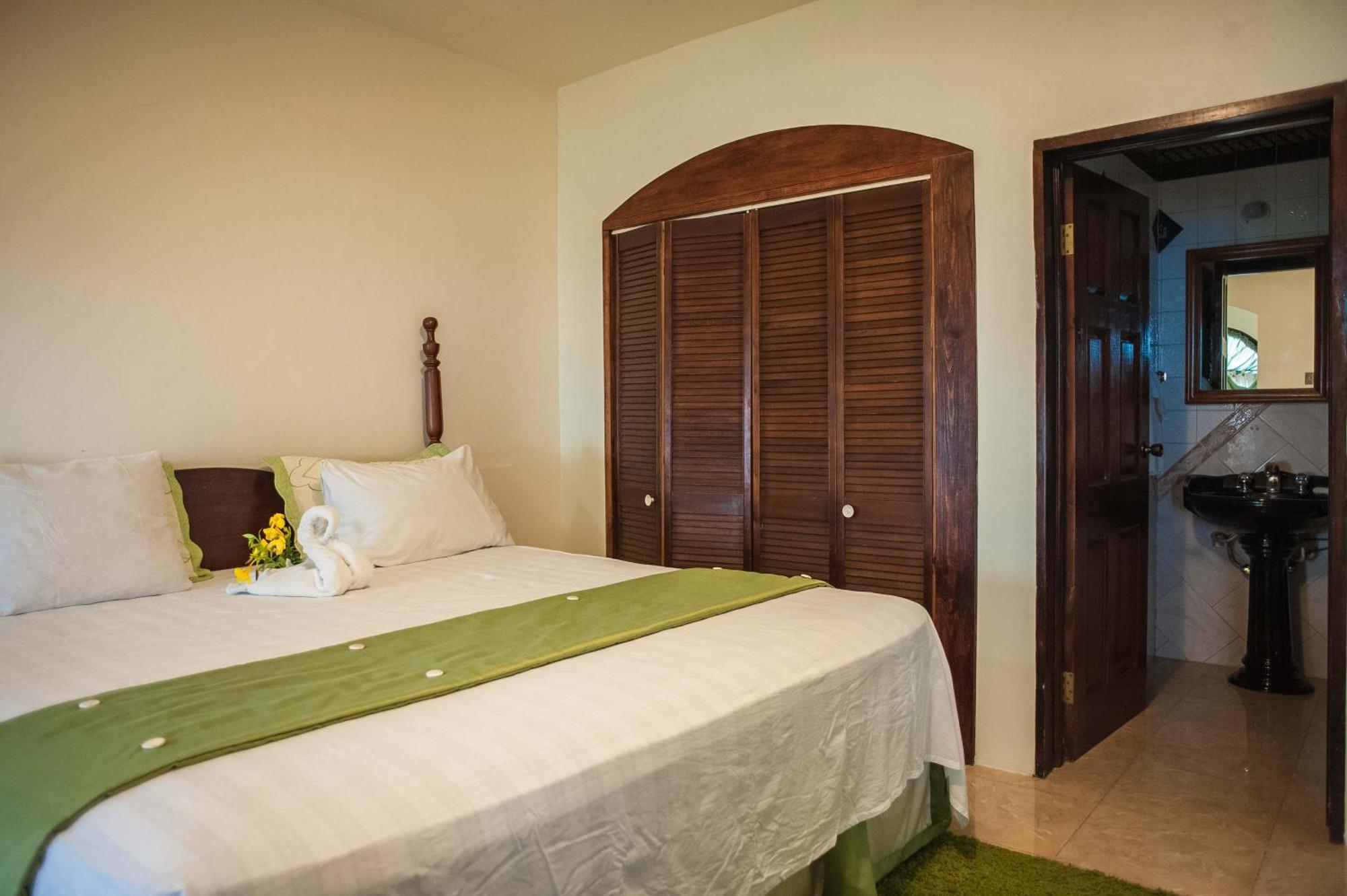 Clarridge View Guesthouse Montego Bay Exterior foto